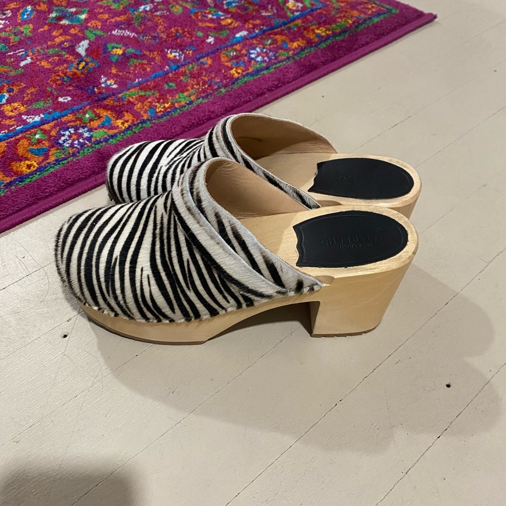 Swedish Hasbeens Zebra mule clogs 38